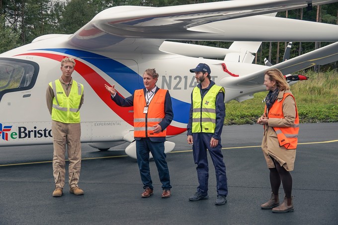 Elektroflieger von Beta am Flughafen Bergen.