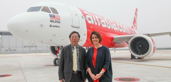 Air-Asia-Chefin Aireen Omar mit Airbus' China-Chef Eric Chen: Air Asia ist die größte Kundin des A320.
