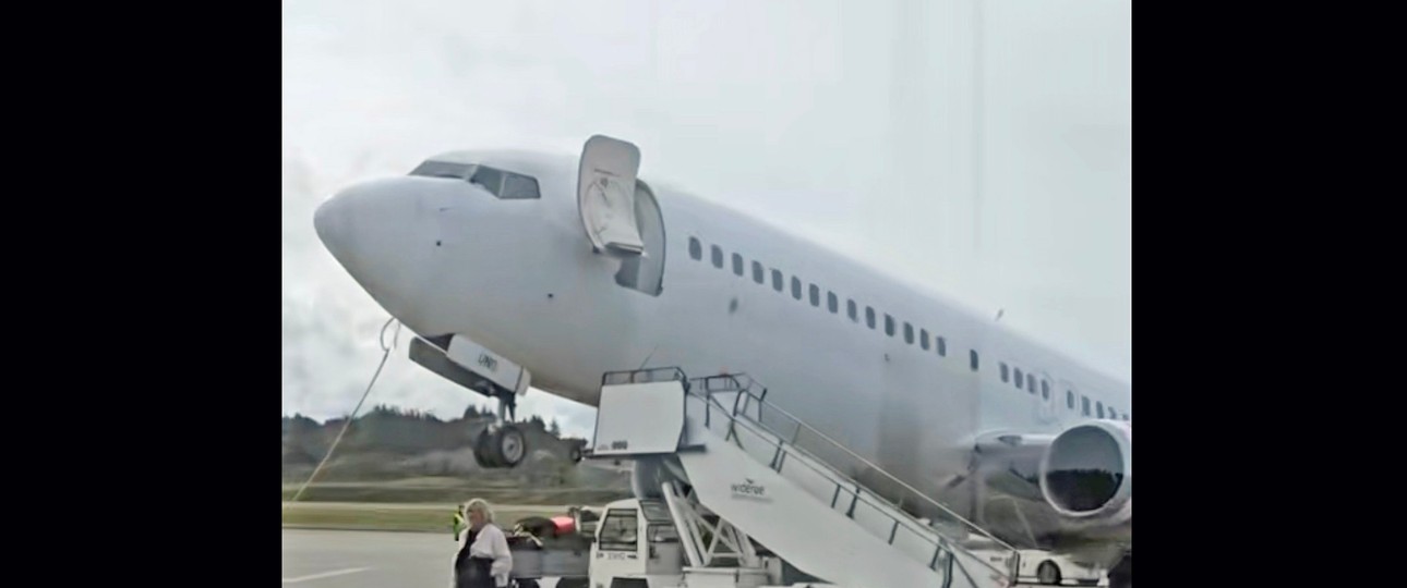 Die gekippte Boeing 737 von Getjet in Haugesund: Fehler beim Entladen.