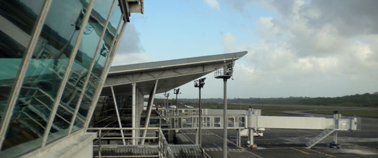 Flughafen Rochambeau: Bäume verhindern die einfache Landung.