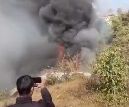 Unglücksstelle in Pokhara: Das Flugzeug stürzte in ein Flussbett.