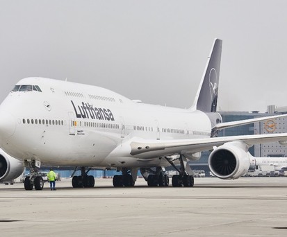 Lufthansa testet die Schlafreihe auf der Route Frankfurt – São Paulo, auf der sie Boeing 747-8 einsetzt.