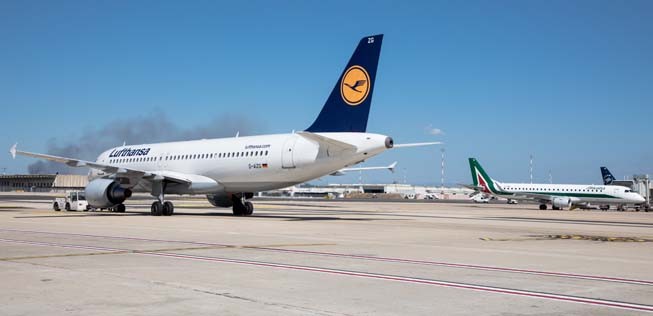 Flieger von Lufthansa und Alitalia: Gehören sie bald zum gleichen Konzern?