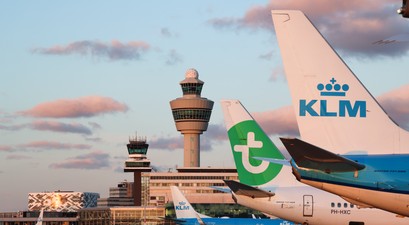 Flugzeuge von KLM und Transavia in Shciphol: Es wird deutlich teurer.