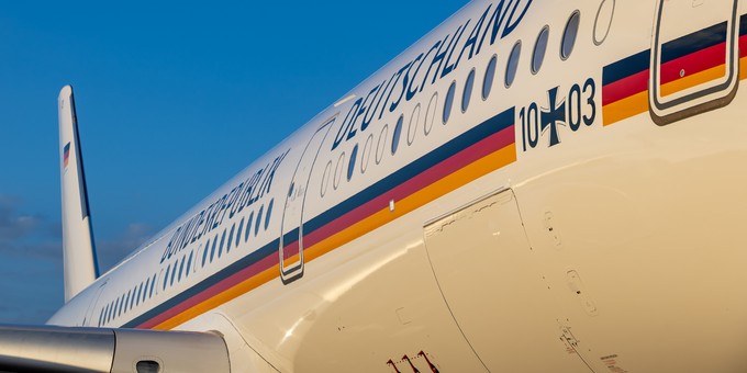 Die 10+03 sieht jetzt auch von außen aus wie die weiteren Regierungsflieger.