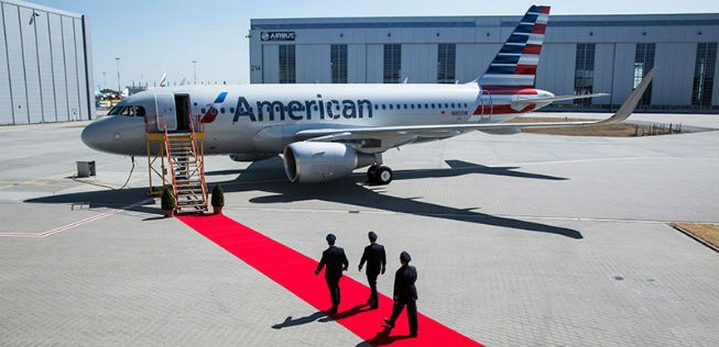 American-Airlines-Jet: Rollt die Airline bald auch den roten Teppich für die Stars aus?