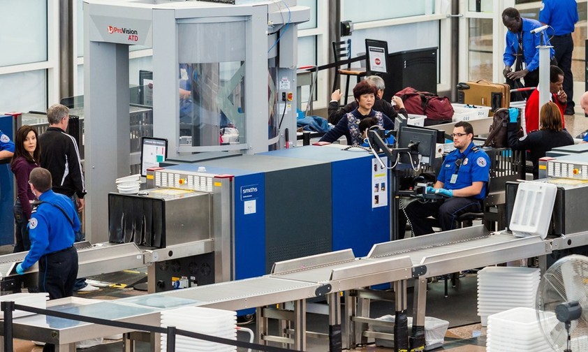 TSA-Kontrollen (hier in Denver): Fallen sie an kleineren US-Airports bald weg?