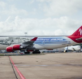 Star-Wars-Flieger von Virgin: Er feiert Han Solos Millennium Falcon.
