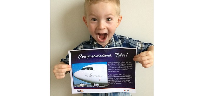 Tyler freut sich darüber, dass die Boeing 767F mit dem Kennzeichen N140FE seinen Namen trägt.