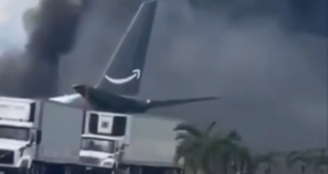 Boeing 767 mit Amazon-Bemalung: Das Flugzeug schoss über eine Straße hinaus, der Flughafen wurde geschlossen. 