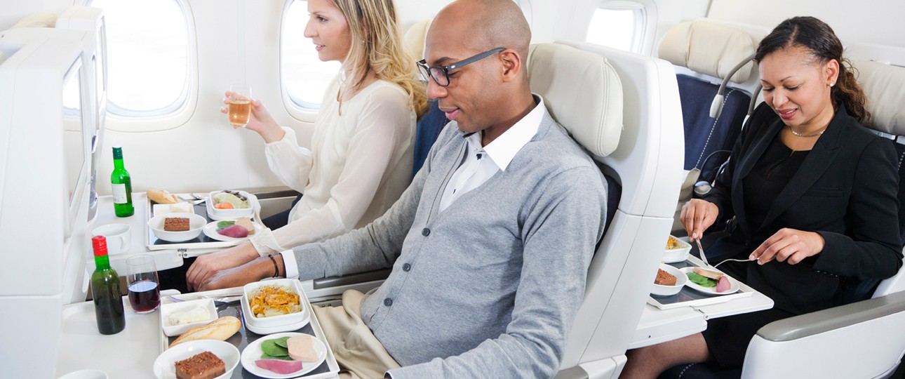 Essen bei Air France (hier in der Premium Economy): Künftig in allen Klassen ohne Einwegplastik.