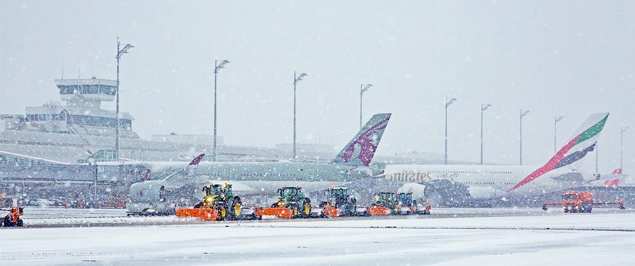 Schnee am Flughafen München: Hunderte Flüge mussten am ersten Dezemberwochenende gestrichen werden.