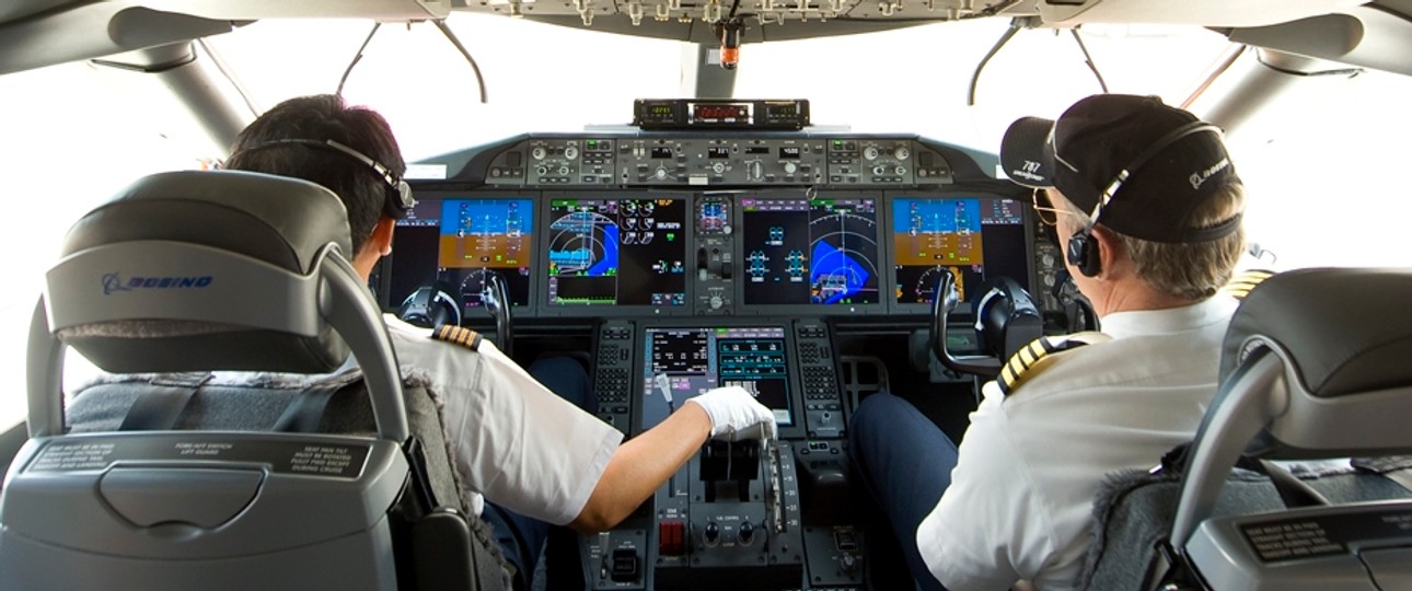 Cockpit einer Boeing 787: Der Hersteller streitet jede Gefährdung ab.