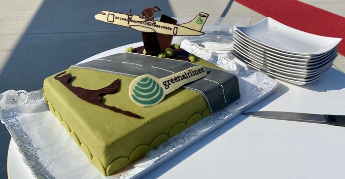 Green-Airlines-Kuchen beim Erstflug: Vielen verging in den folgenden Monaten der Appetit.