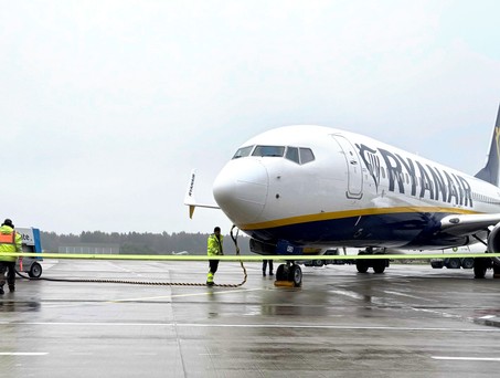 Boeing 737 von Ryanair auf dem Vorfeld: Der Flughafen Memmingen bietet kurze Wege.