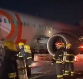 Flugzeug nach der Kollision: An Bord wurde niemand verletzt.