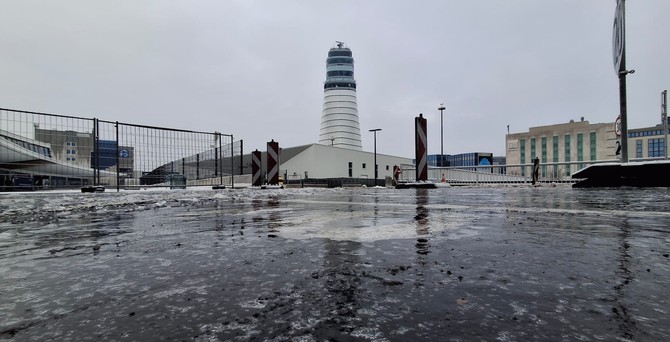 Flughafen Wien: Aktuell steht alles wegen Glatteis still.