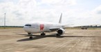 Boeing 777 von Red Wings: Am Boden.