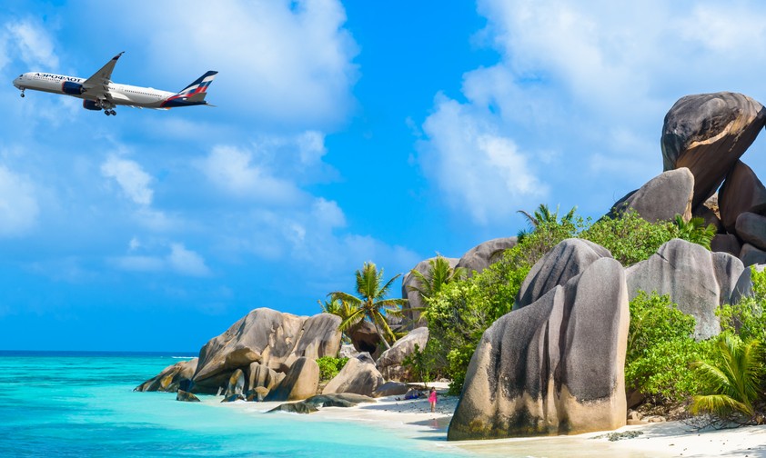 Airbus A350 über Seychellen-Strand: Dieses Modell setzt Aeroflot ein.