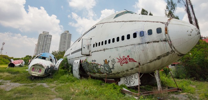 Claudia Maria Winkler hat sich den Flugzeugfriedhof in Bangkok schon angeschaut und empfiehlt ihn wärmstens weiter: «Eine halbe dahin rottende 747 und diverses kleineres ‹Geflügel› zum Hineinklettern.» Zudem steht auf ihrer Liste ...