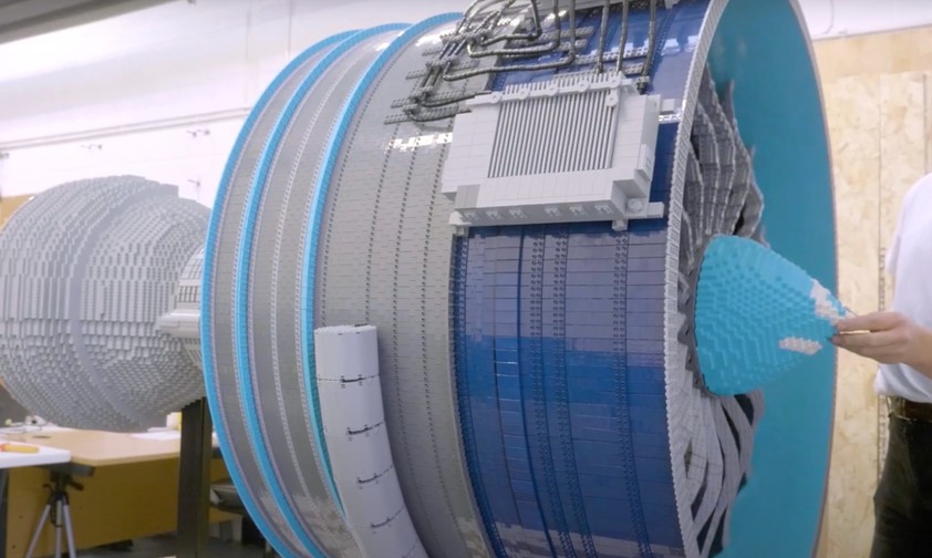 Viel Arbeit: Das Video zeigt, wie das Lego-Triebwerk entstand.