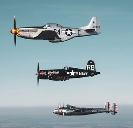 Die Mustang, zusammen mit Corsair im Überflug nach Salzburg