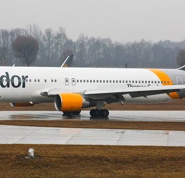 In der Realität sahen die Boeing 767 von Condor  mit Herz auf der Heckflosse damals so aus.
