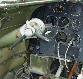 Blick ins Cockpit der 1943 produzierten C-47.