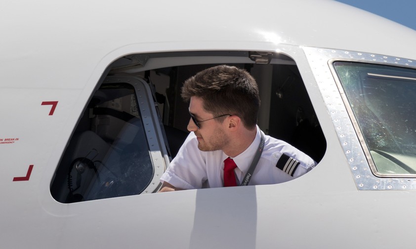 Pascal Kamm ist Pilot bei Helvetic Airways. An seinem Job genießt er mitunter auch die grandiose Aussicht.