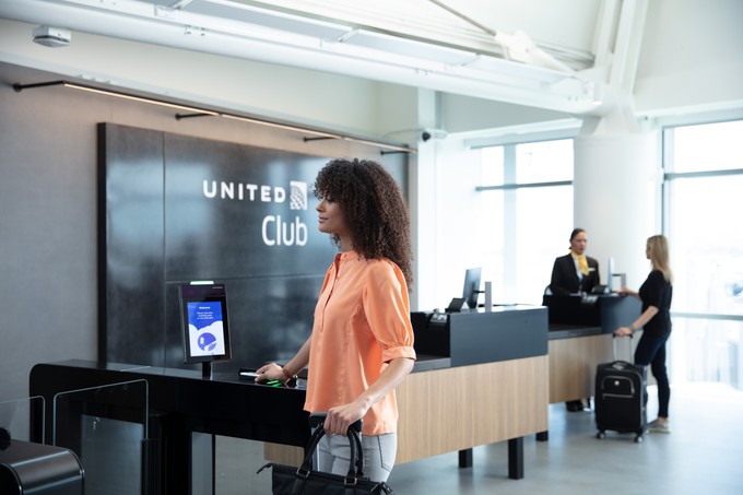 Sie befindet sich in Terminal C3 bei Gate C123.