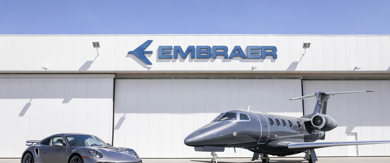 Flugzeug und Auto - für zehn zahlungskräftige Kunden als Set.