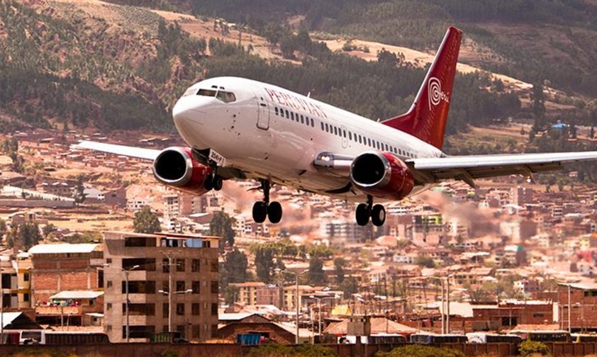 Peruvian Airlines stellte im Oktober den Betrieb ein. Aufgrund von Unstimmigkeiten rund um die Einfuhr von zwei Flugzeugen hätten die Finanz- und Zollbehörden die Konten blockieren lassen, <a href="https://www.aerotelegraph.com/peruvian-airlines-am-boden" target="_blank" rel="noopener">so die Airline</a>. Ohne Liquidität habe man den Betrieb zuerst einen halben Tag einstellen müssen, und in der Folge das Vertrauen der Reiseagenturen verloren, so dass die Buchungen eingebrochen seien.