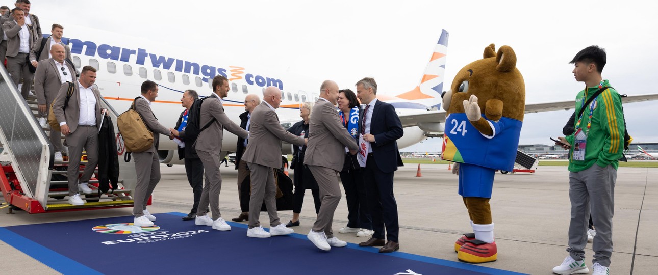 Die Tschechische Nationalmannschaft kam am Donnerstag (13. Juni) mit einem Smartwings-Jet aus Prag in Hamburg an.