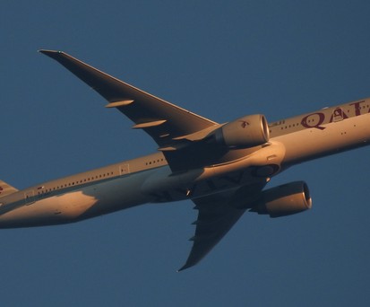 Boeing 777-300 von Qatar Airways: Saudi-Arabien erlaubt ab sofort wieder Überflüge.