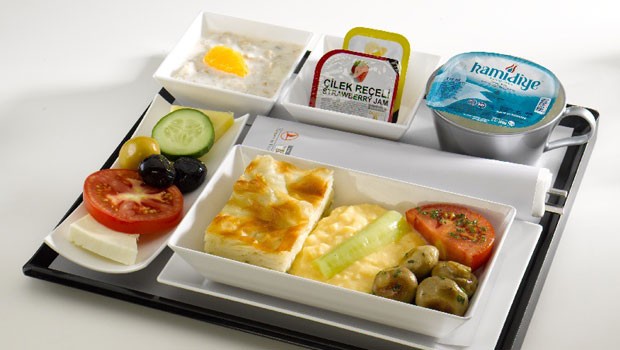 Turkish Airlines landet auf Platz zwei mit mediterraner Küche, warmem und kaltem Frühstück und richtig gutem Kaffee.