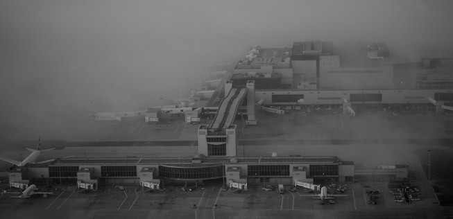 Nebel am Flughafen London Gatwick: Der Flug landete erst mit 20 Stunden Verspätung.