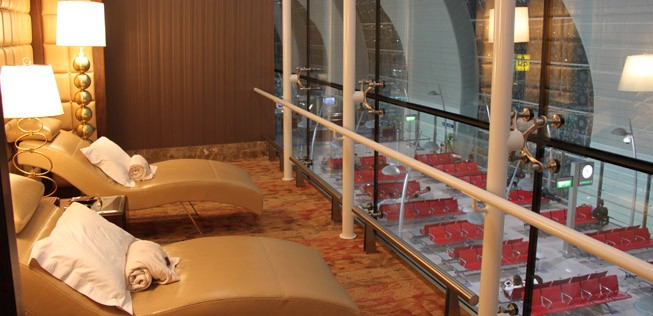 Ruheraum der First Class Lounge von Emirates im Terminals 3 in Dubai.