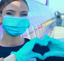 Flugbegleiterin von Wizz Air: Die Airline startet in Norwegen.