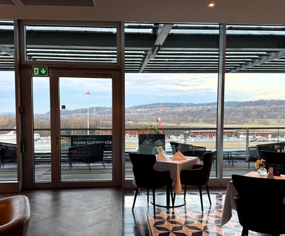 Eine Aussicht wie diese ist in einer Airport-Lounge nicht selbstverständlich. Unter anderem genau deswegen entschied man sich bei Swissport, eine neue Lounge der höchsten Kategorie zu eröffnen.