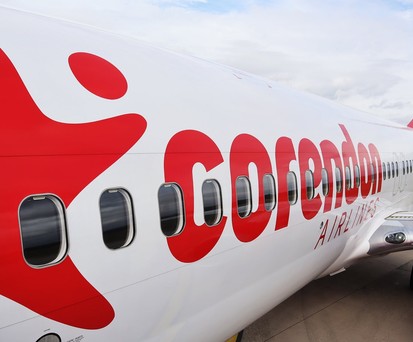 Flugzeug von Corendon: In Friedrichshafen ist eine Boeing 737 Max mit einem Feuerwehrauto kollidiert.