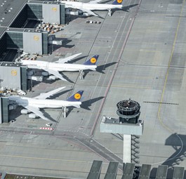 Tower in Frankfurt: Die DFS optimiert die Abläufe bei schlechtem Wetter.