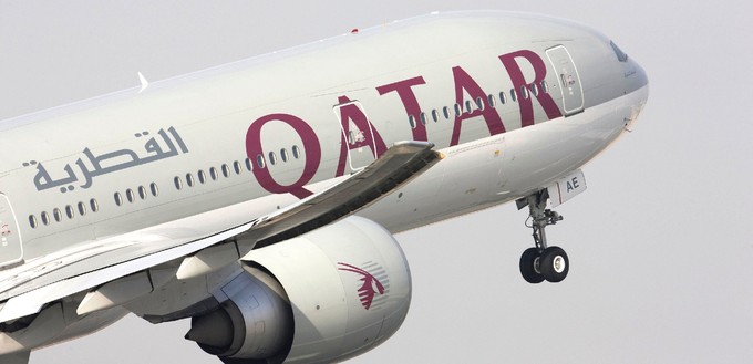 Qatar Airways - hier im Bild eine Boeing 777-300ER - hat 50 Boeing 777-9 und 10 Boeing 777-8 bestellt. An der gesamten Zahl von 60 Fliegern will die Airline festhalten. Aber offenbar hat sie die Option, die 10 Boeing 777-8 in 777-9 umzuwandeln.