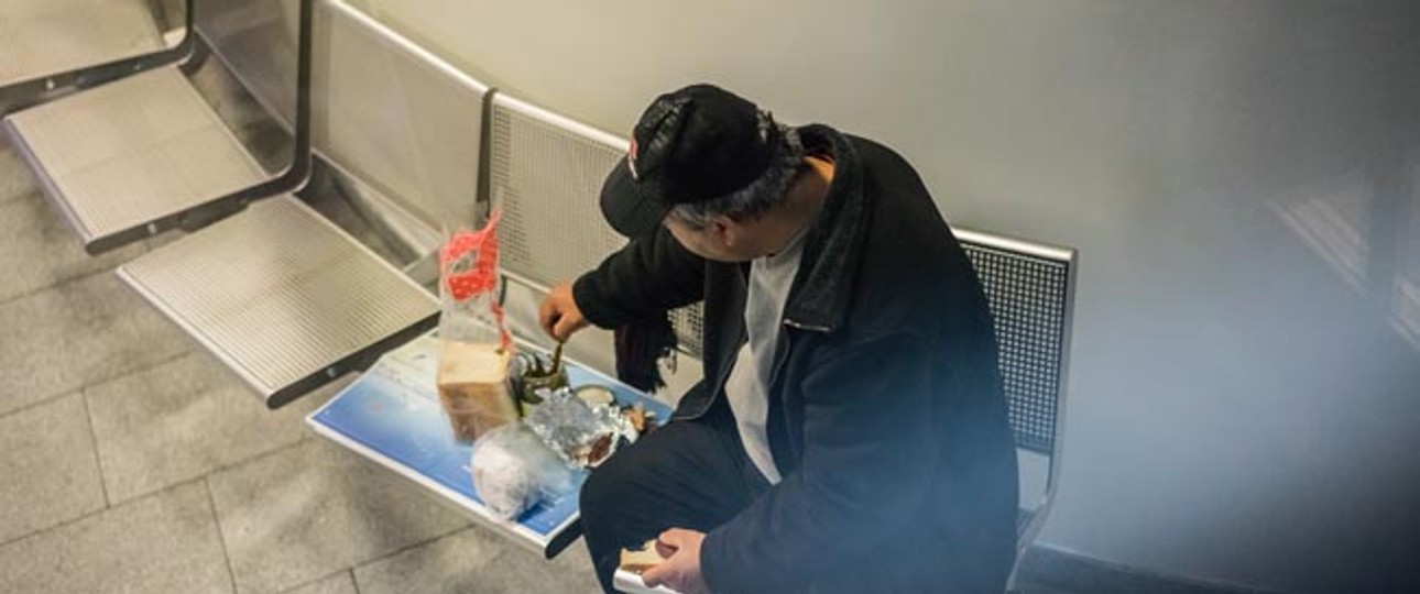 Obdachloser am Flughafen Frankfurt: Ziel ist es, ein neues Heim zu finden.