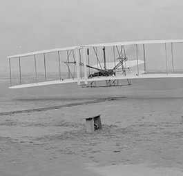 Der große Tag: Am 17. Dezember 1903 flog die Flugmaschine der Gebrüder Wright in Kitty Hawk, North Carolina, das erste Mal.