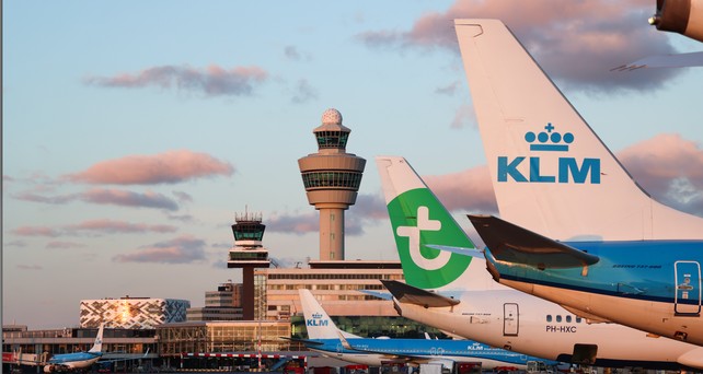 Flugzeuge von KLM und Transavia in Shciphol: Es wird deutlich teurer.