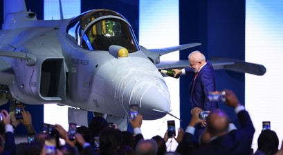 Staatspräsident Luiz Inácio Lula da Silva tauft die erste heimische Gripen E: Gemeinschaftsprojekt von Saab und Embraer