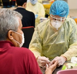 Emirates und die Dubai Health Authority führten testweise COVID-19-Untersuchungen an Passagieren durch