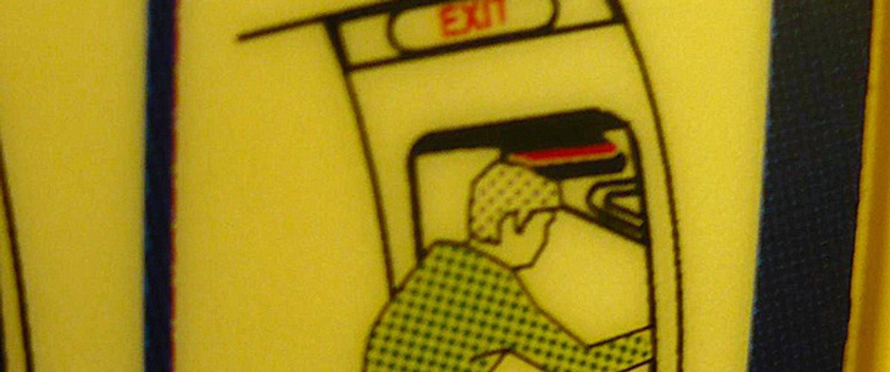 Darstellung in den Sicherheitsanweisungen von Ryanair: Beim Notausgang muss jemand sitzen.