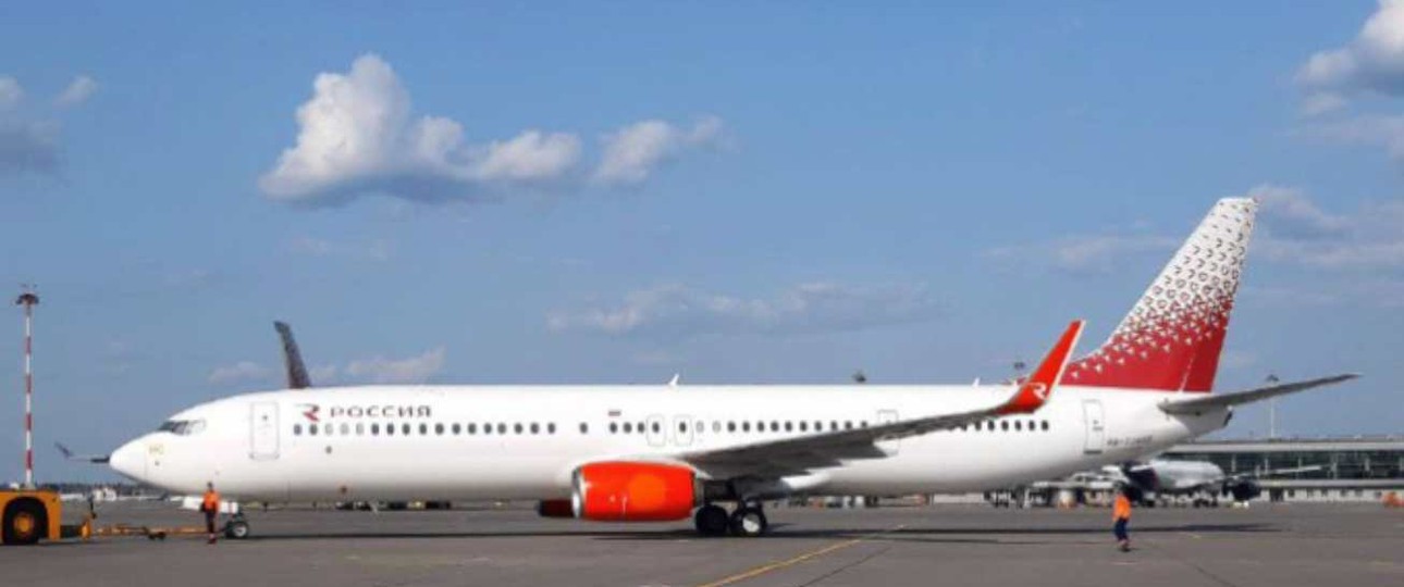 Eine Boeing 737-900 der russischen Airline Rossiya: Die Lackierung erinnert noch stark an Lion Air.