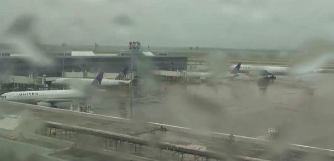 Flughafen Houston während des Hurrikans: Nur Hilfsflüge von United heben ab.